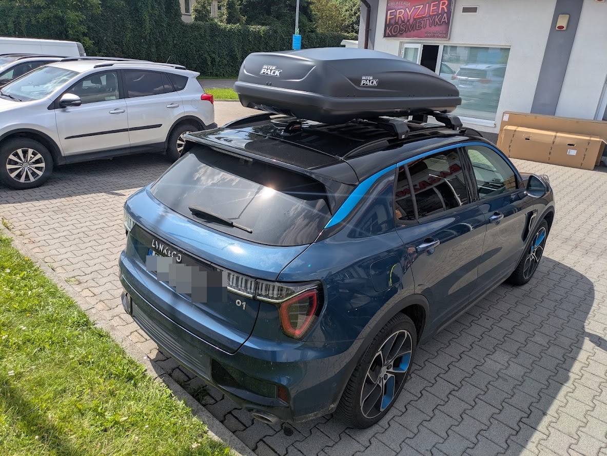 Inter Pack Traxer 6.6 nad tylną częścią dachu Lynk & Co 01