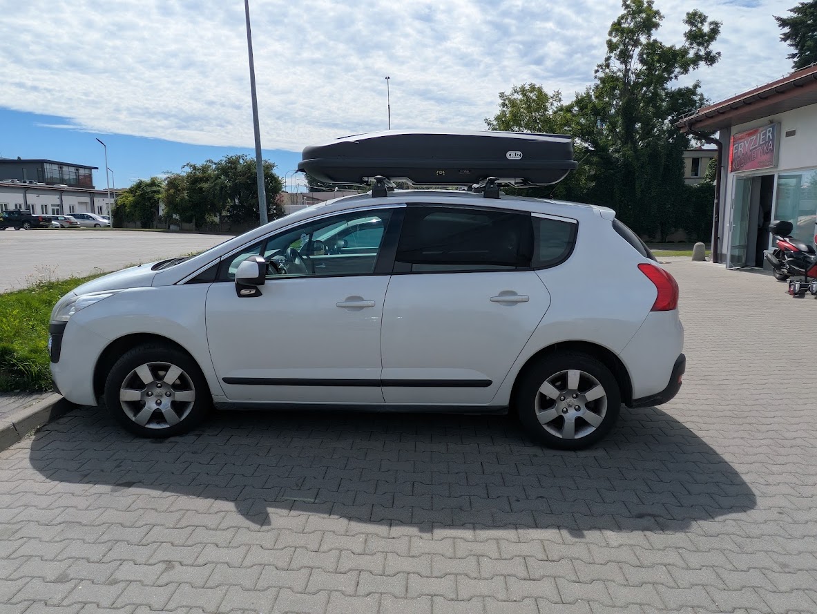Cruz Xtreme 450 na białym Peugeocie 3008 ? przymiarka boxa dachowego w Boxcars