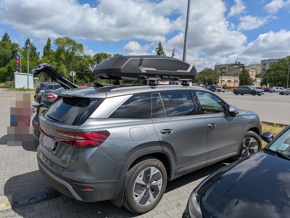 Skoda Kodiaq z boxem dachowym Thule Force 3 L ? montaż i dopasowanie