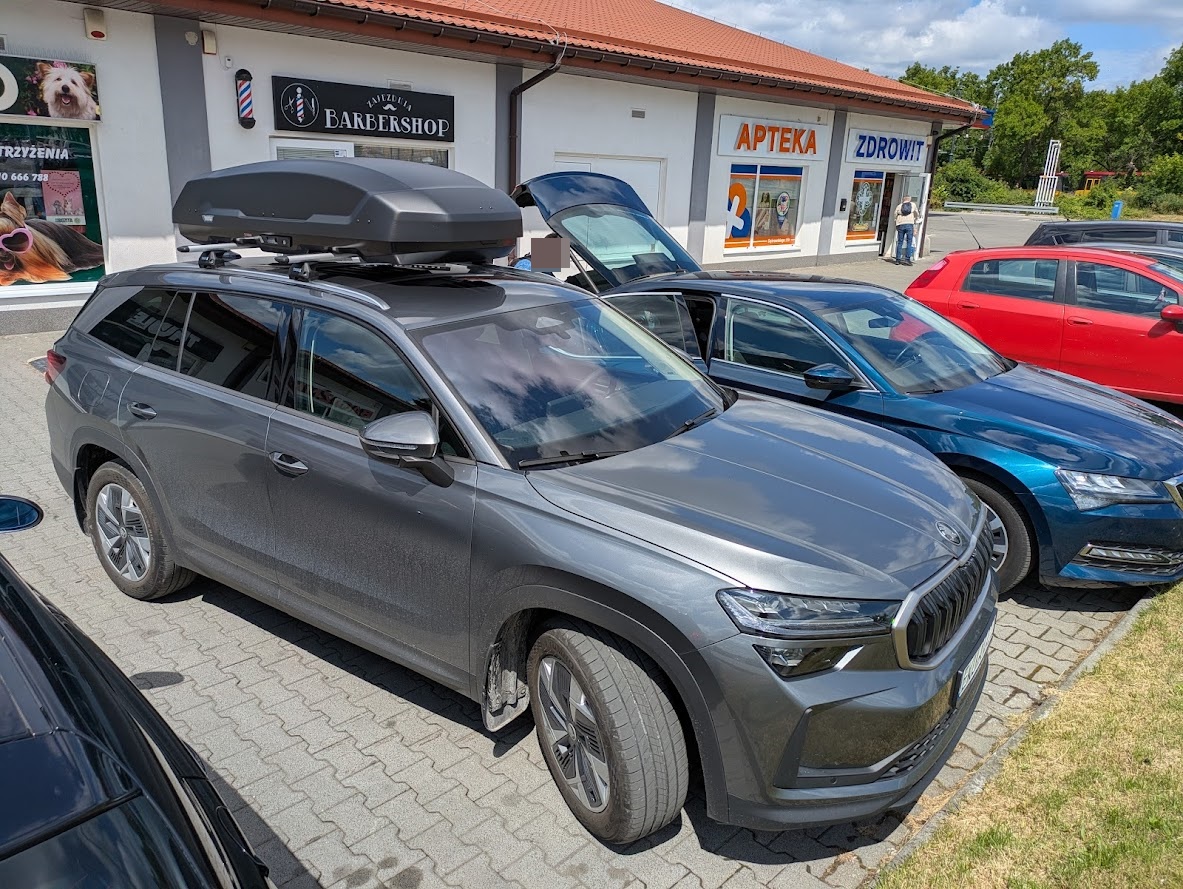 Thule Force 3 L na Skodzie Kodiaq ? widok boczny po montażu