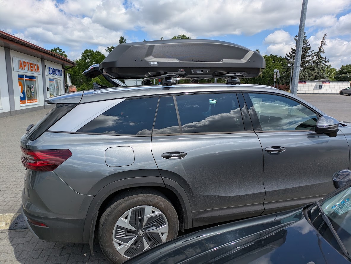 Box dachowy Thule Force 3 L na Skodzie Kodiaq ? widok po montażu w Boxcars