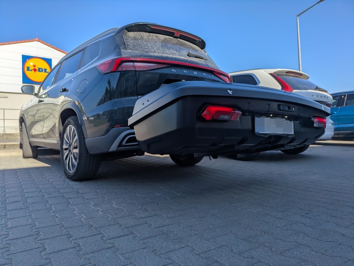 Chery Tiggo przed montażem boxu na hak Thule Arcos XL w sklepie BoxCars Łódź