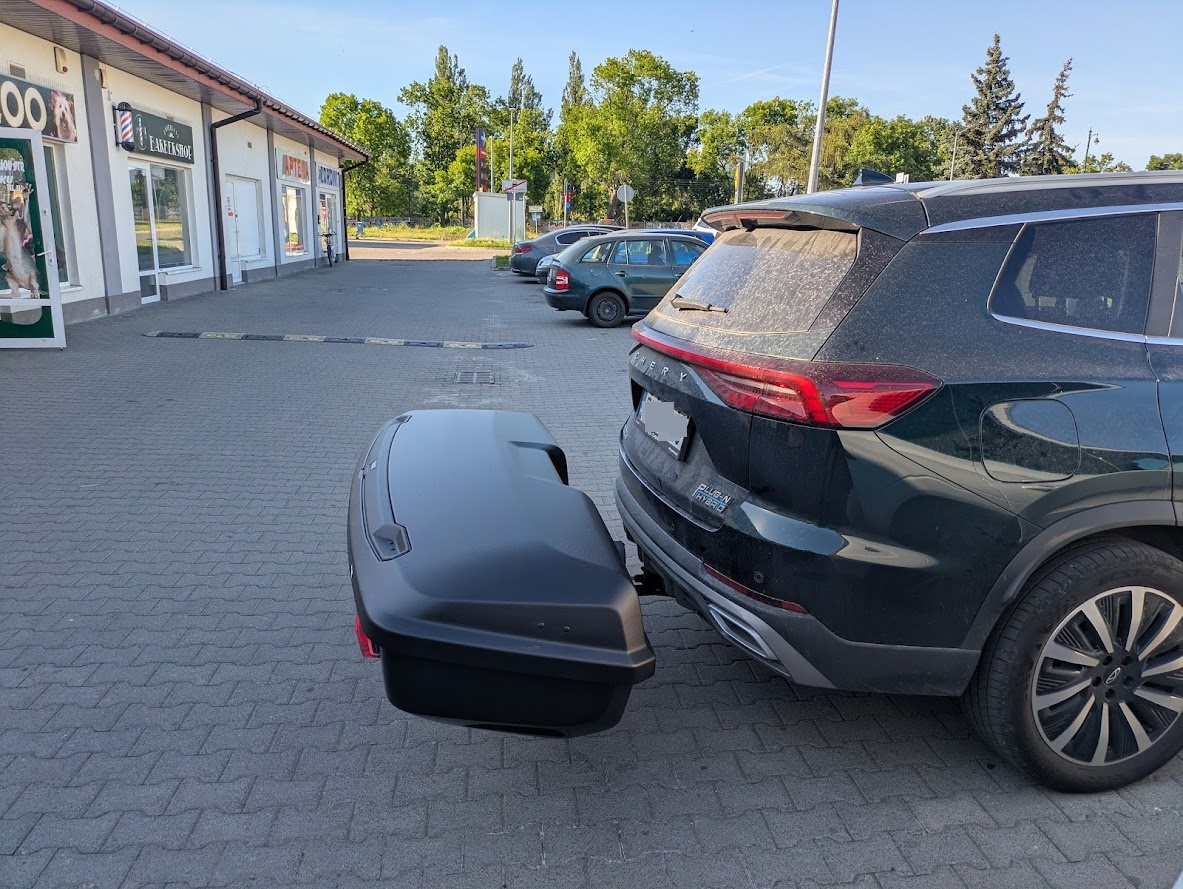 Hak holowniczy w Chery Tiggo przygotowany do montażu platformy Thule Arcos