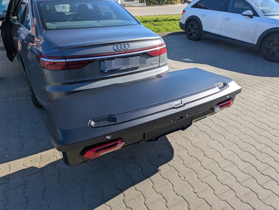 Pokrywa boxu Thule Arcos XL zamontowanego z tyłu Audi A6