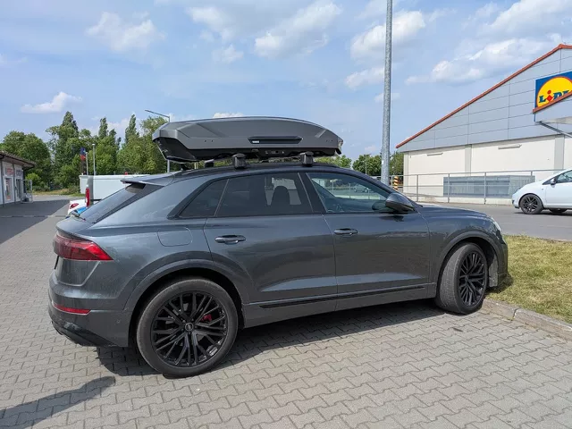 Montujemy box dachowy Thule Motion 3 na Audi Q8