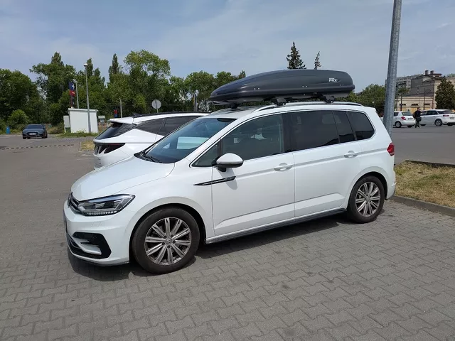 Montujemy box dachowy Inter Pack Traxer 8.6  na Volkswagen Touran