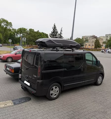 Montujemy box dachowy Thule Motion 3 XXL na Renault Trafic