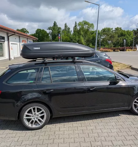 Montujemy box dachowy Thule Pacific na Skoda Octavia kombi