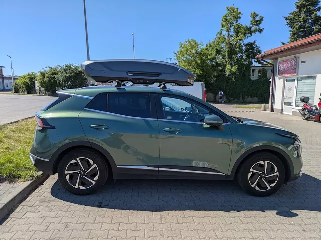 Montujemy box dachowy Thule Motion 3L Tytan na Kia Sportage