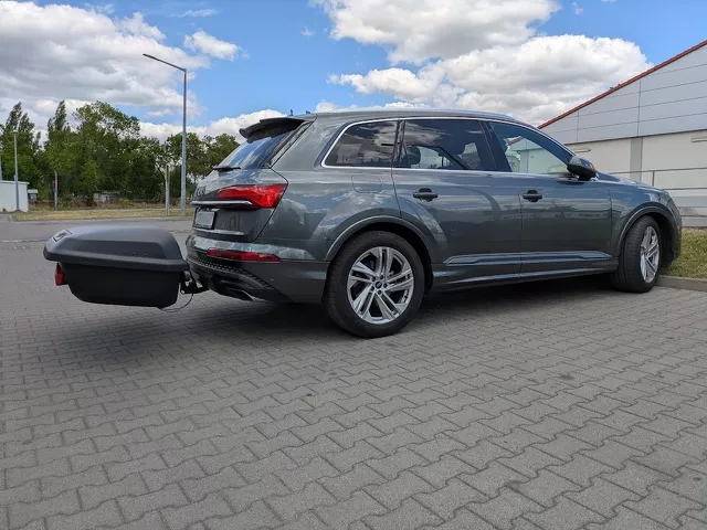 Montujemy box na hak Thule Arcos Audi Q7