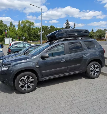 Montujemy box dachowy Thule Motion 3L Dacia Duster