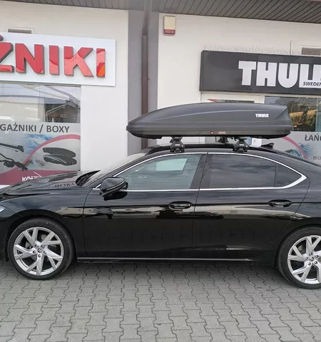 Montujemy box dachowy Thule Pacific 780 oraz  bagażnik Thule Wingbar Skoda Superb