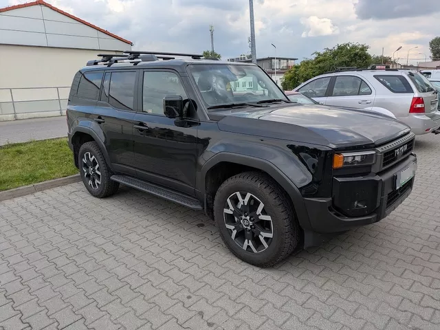 Montujemy bagażnik dachowy Thule wingbar black  Toyota Land Cruiser Prado J250