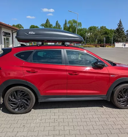 Montujemy box dachowy Inter Pack Traxer 6.6 do Hyundai Tucson oraz bagażnik bazowy Mont Blanc Xplore