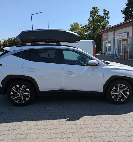Montujemy box dachowy Atera Casar L do Hyundai Tucson NX4 oraz bagażnik bazowy Mont Blanc Xplore