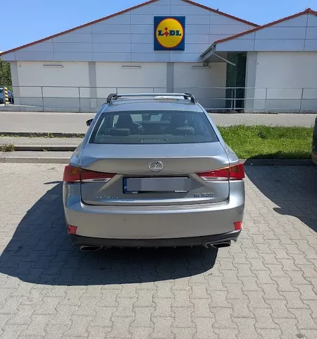 Montujemy najcichszy bagażnik dachowy Yakima do samochodu Lexus IS