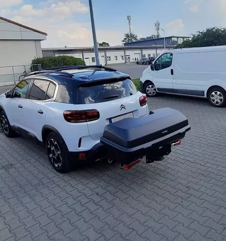 Montujemy box Thule Santu na oraz platforme rowerową Thule Epos 2, a na dachu Aguri Prestige S8 black do Citroen C5 Aircross z relingami