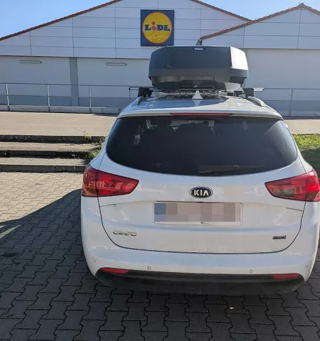 Montujemy box dachowy Thule Force 3 XL do samochodu Kia Ceed kombi oraz bagażnik bazowy Aguri Runner