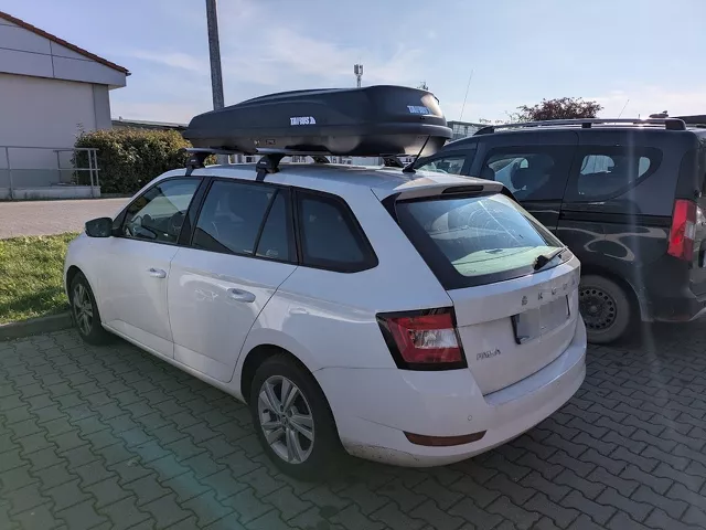Montujemy box dachowy Taurus Xtreme 450 do samochodu Skoda Fabia kombi oraz bagażnik bazowy Taurus CarryUp