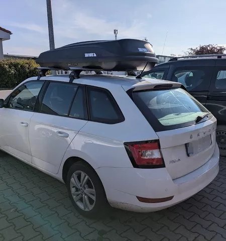 Montujemy box dachowy Taurus Xtreme 450 do samochodu Skoda Fabia kombi oraz bagażnik bazowy Taurus CarryUp