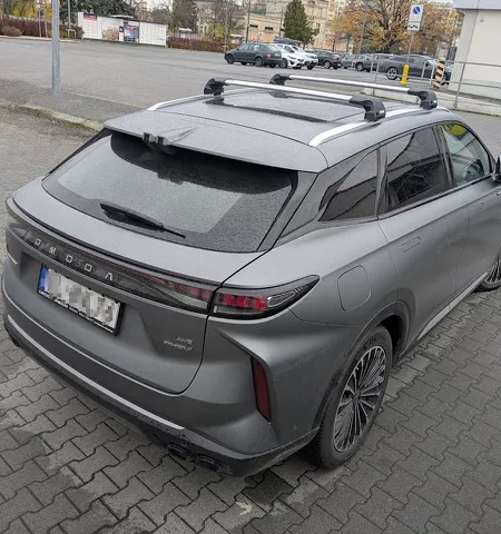 Montujemy bagażnik dachowy do samochodu Omoda 9 Thule Wingbar Edge