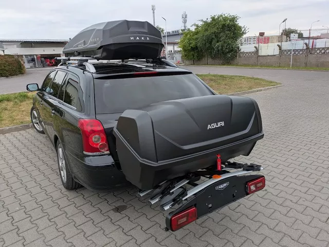 Montujemy Box na Hak Aguri - Box na dach Hakr Eternal 500 do samochodu Toyota Avensis