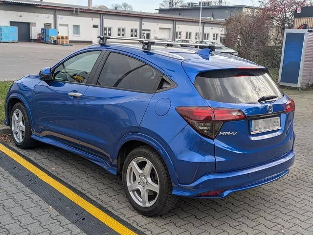 Montujemy bagażnik dachowy do Honda HR-V z relingami zintegrowanymi (2015 -2021) Aguri Runner