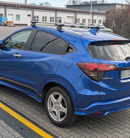 Montujemy bagażnik dachowy do Honda HR-V z relingami zintegrowanymi (2015 -2021) Aguri Runner