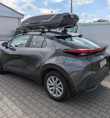 Montujemy Box dachowy Thule Motion 3 L do samochodu Toyota C-HR oraz bagażnik bazowy Thule Wingbar