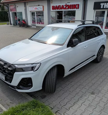 Montujemy bagażnik dachowy do Audi Q7 z relingami zintegrowanymi (2015 - ) Thule Wingabr Edge