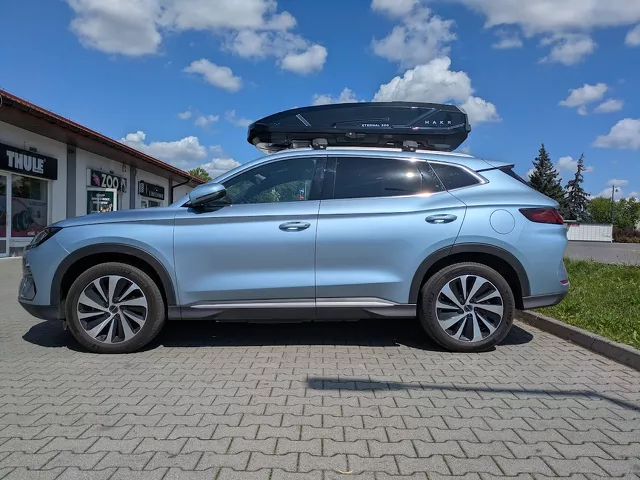 Montujemy bagażnik dachowy Mont Blanc Xplore do samochodu BYD Seal U oraz box dachowy .