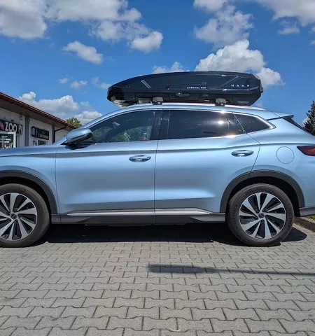 Montujemy bagażnik dachowy Mont Blanc Xplore do samochodu BYD Seal U oraz box dachowy .