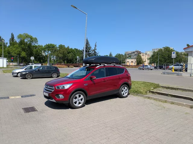 Montujemy bagażnik dachowy Thule 7104 wingbar do samochodu Ford Kuga oraz box dachowy Thule Force 3 XL
