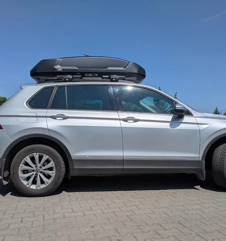 Montujemy box dachowy Thule Force 3 L do Volkswagen Tiguan oraz bagażnik bazowy Mont Blanc Xplore