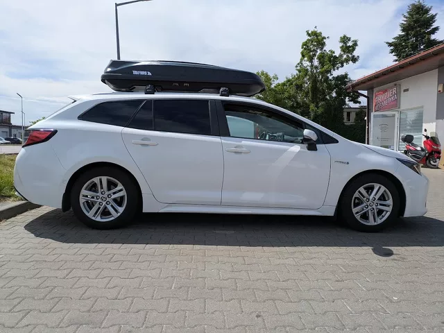 Jak zamontowaliśmy box dachowy Taurus Xtreme II 450 na Toyocie Corolla kombi