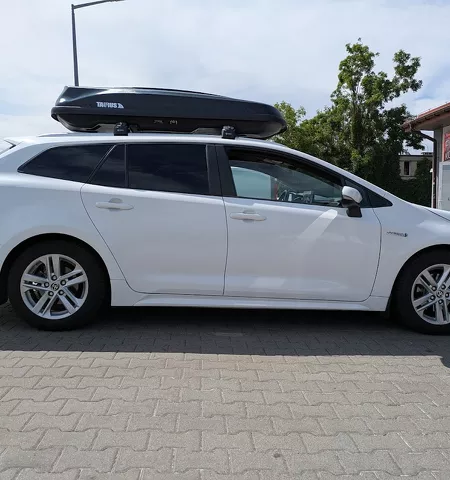 Jak zamontowaliśmy box dachowy Taurus Xtreme II 450 na Toyocie Corolla kombi