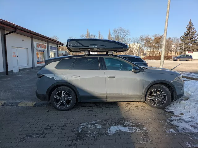 Montujemy Box dachowy Thule Motion 3 XXL do samochodu Opel Grandland oraz bagażnik dachowy Thule WIngabr Edge