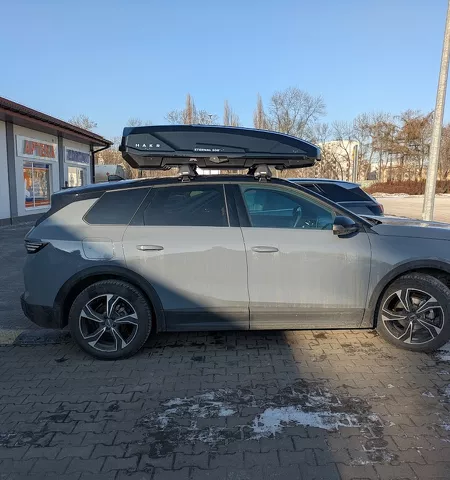 Montujemy Box dachowy Thule Motion 3 XXL do samochodu Opel Grandland oraz bagażnik dachowy Thule WIngabr Edge