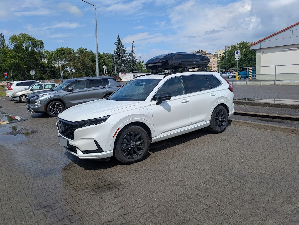 Montaż bagażnika dachowego Thule WingBar Black na Honda CR-V VI od 2023 roku