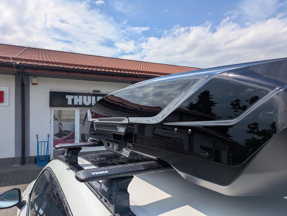 Thule Motion 3 L na Hondzie CR-V zamontowany na belkach Thule WingBar Black