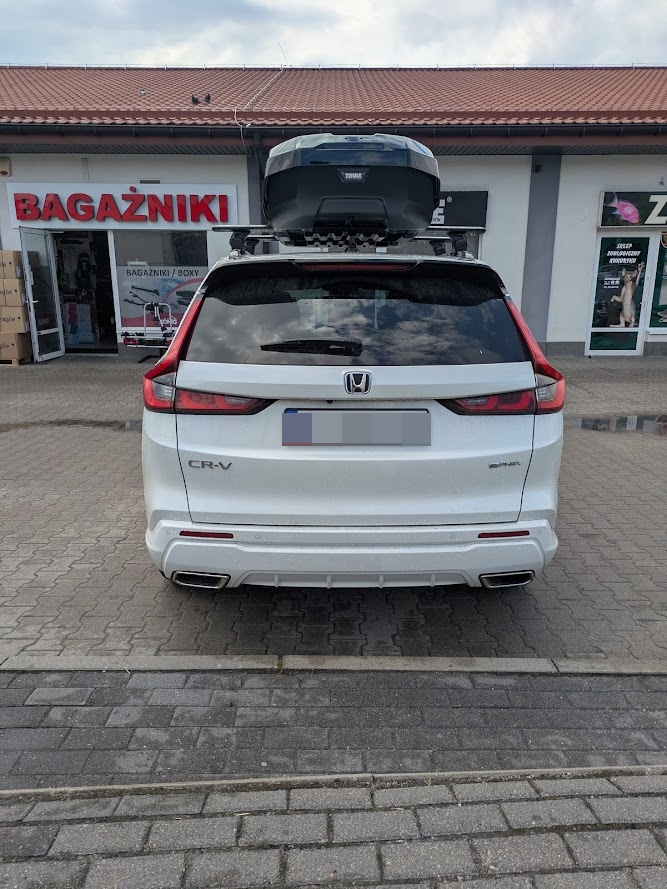 Szczegóły montażu boxa dachowego Thule Motion 3 L na Honda CR-V